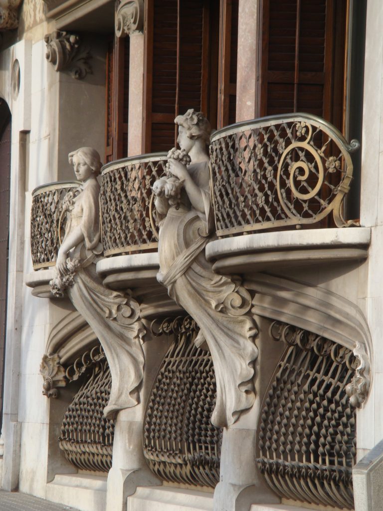 82. Casa Solà Morales